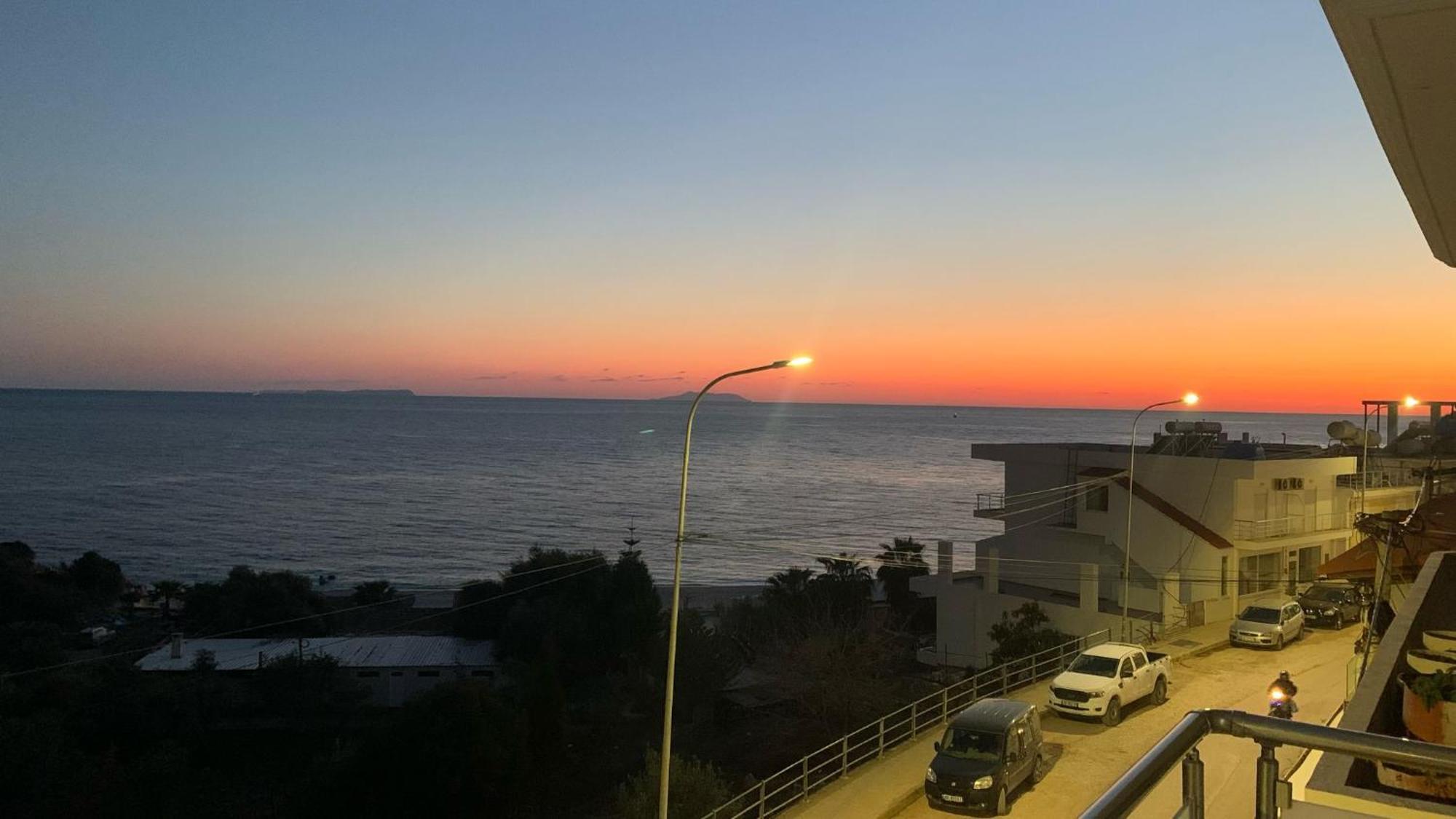 Sunset Views Apartment Химара Экстерьер фото